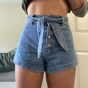 Denim shorts with belt
